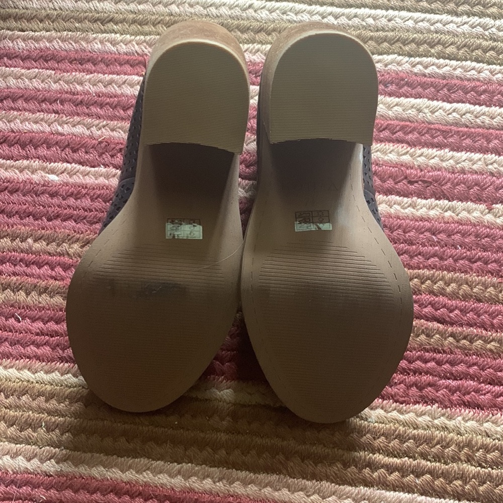 Nice Shoes - image 3